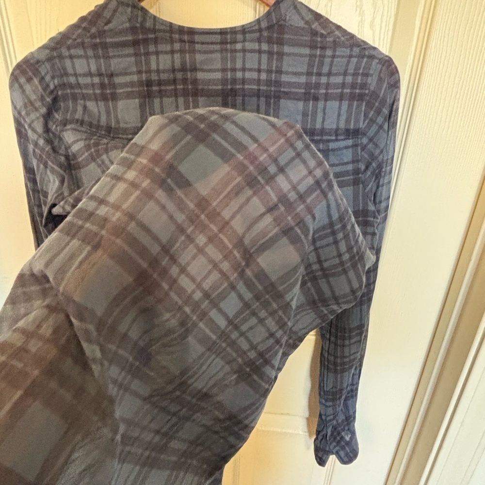 VINCE Plaid Split Neck Popover Blouse XS Navy Blue Lightweight Semi Sheer - Picture 6 of 7